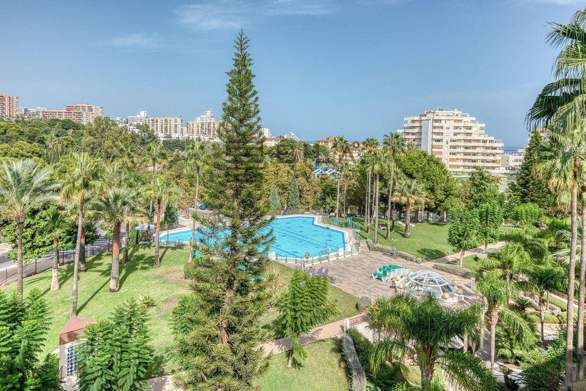 Flat for Sale in Benalmádena