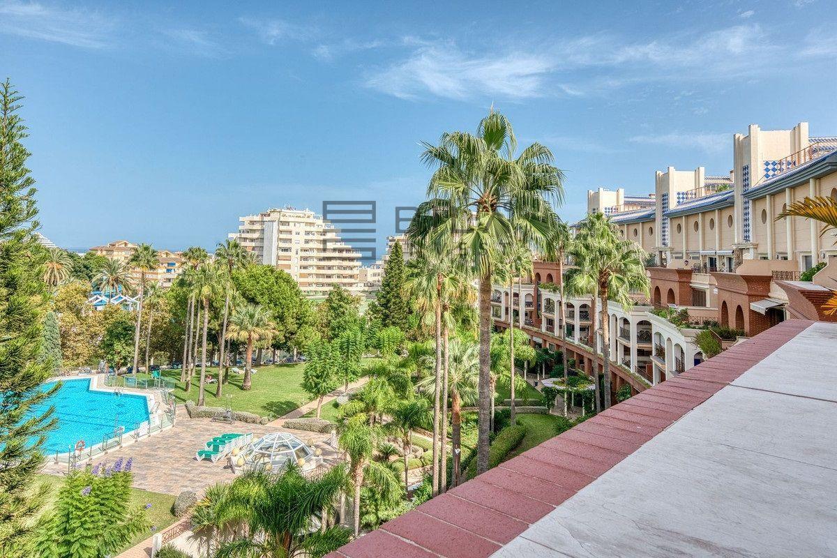 Flat for Sale in Benalmádena