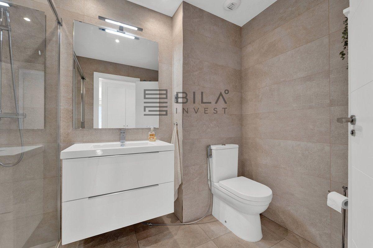 Flat for Sale in Benalmádena
