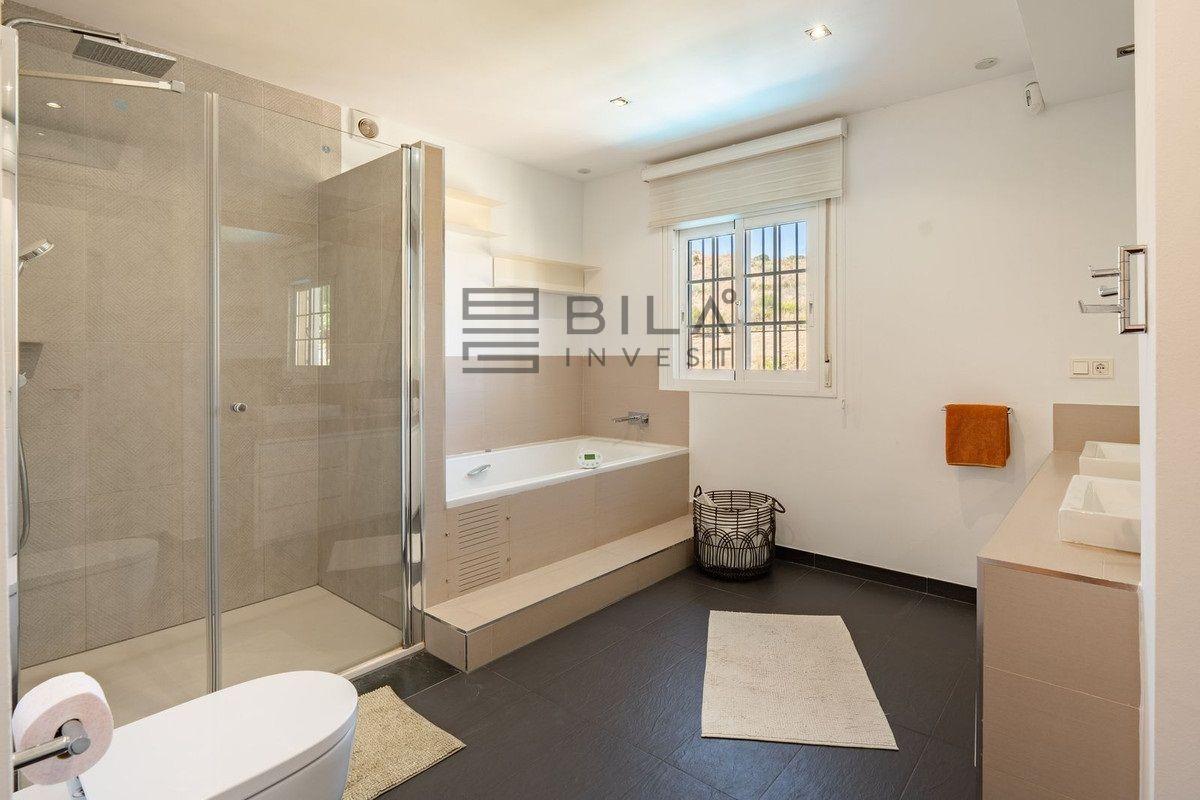 Chalet for Sale in Mijas