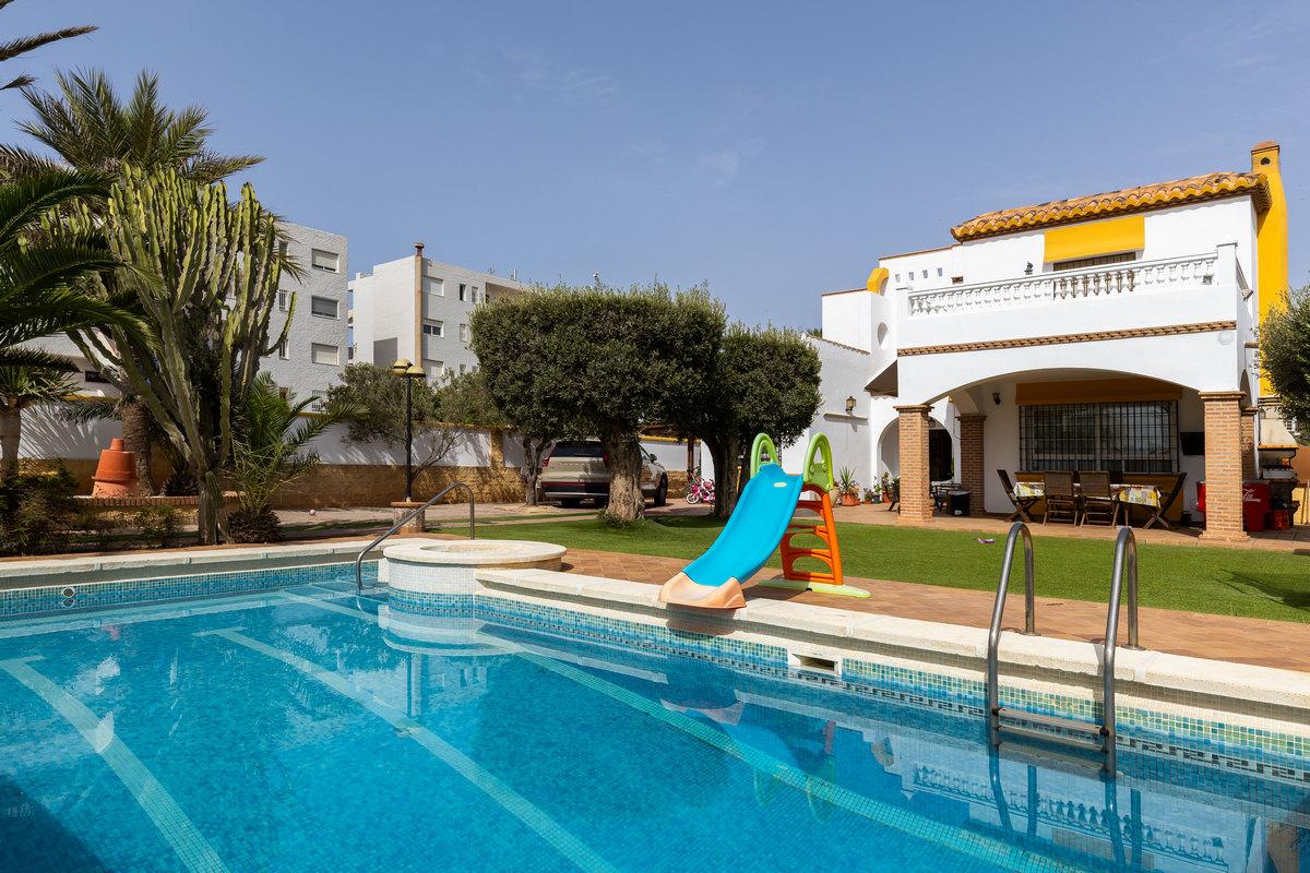 Villa for Sale in Roquetas de Mar
