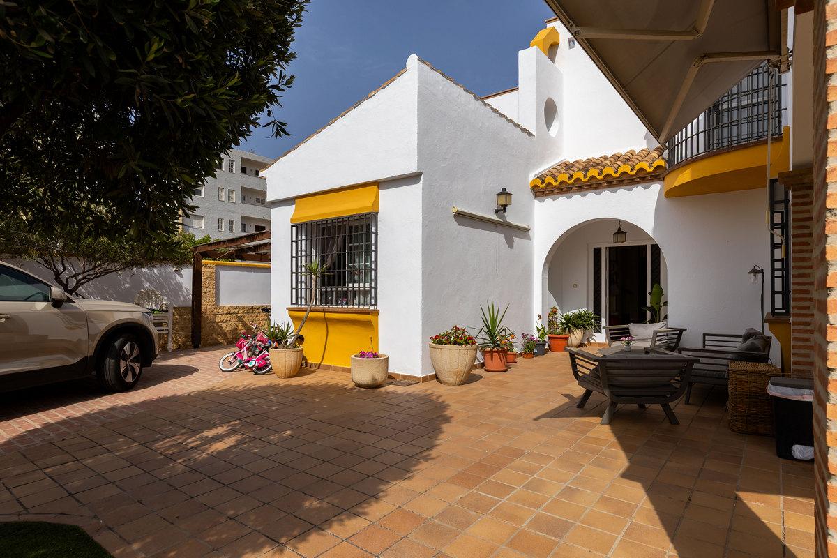 Villa for Sale in Roquetas de Mar
