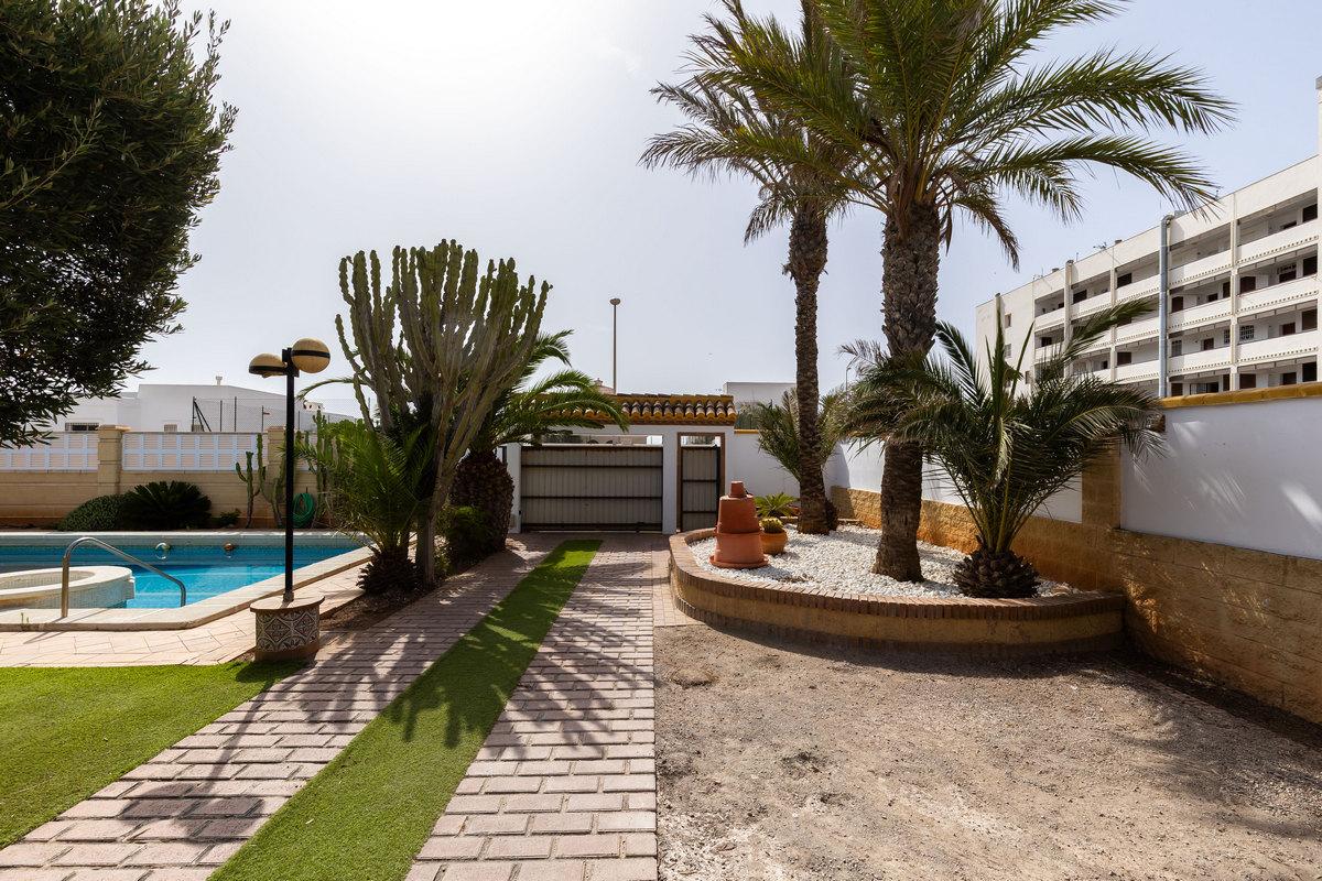 Villa for Sale in Roquetas de Mar