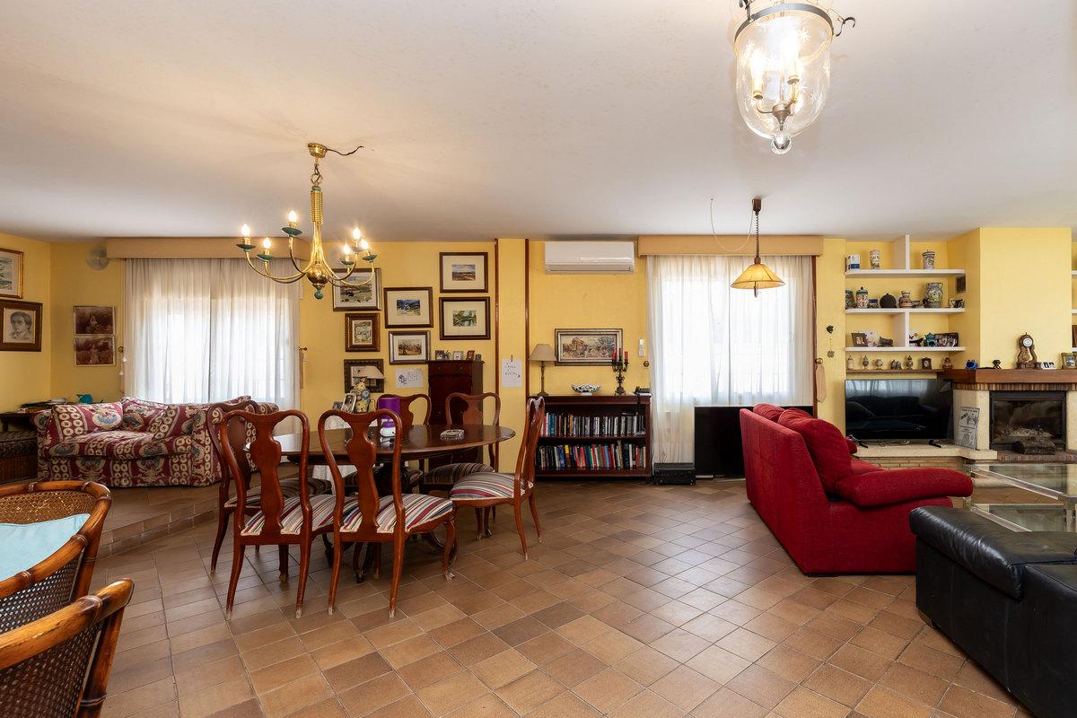 Villa for Sale in Roquetas de Mar
