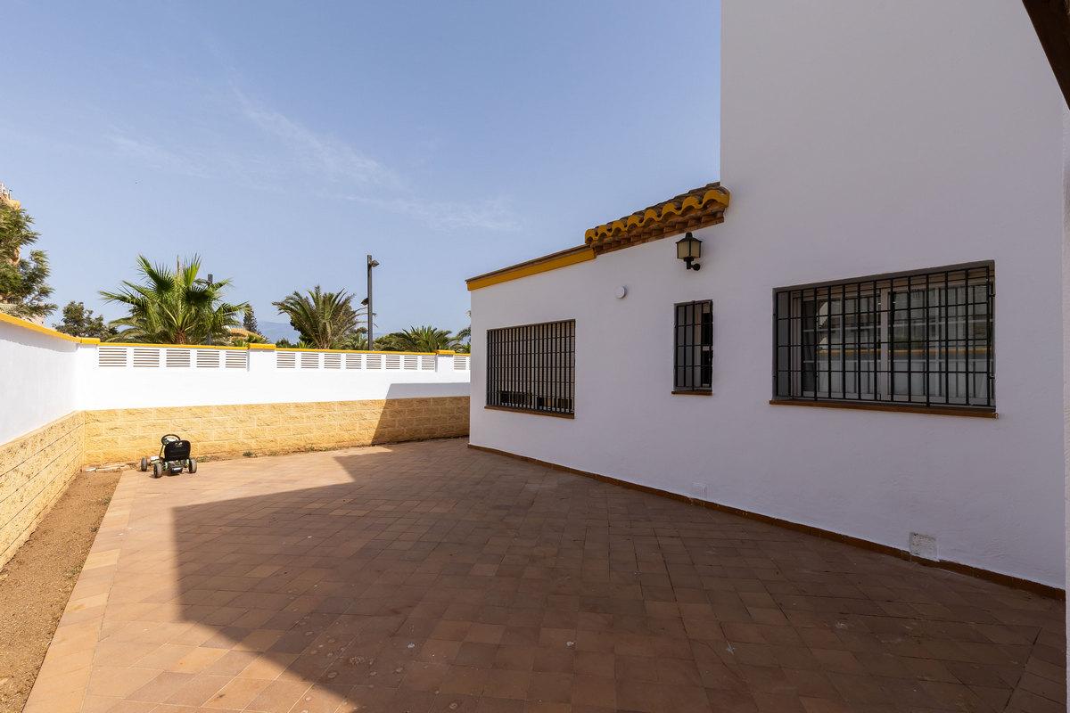 Villa for Sale in Roquetas de Mar