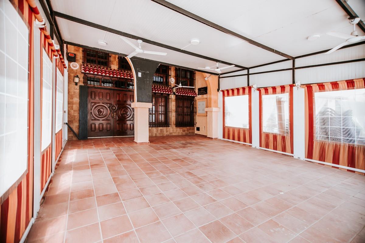 Premise for Sale in Roquetas de Mar