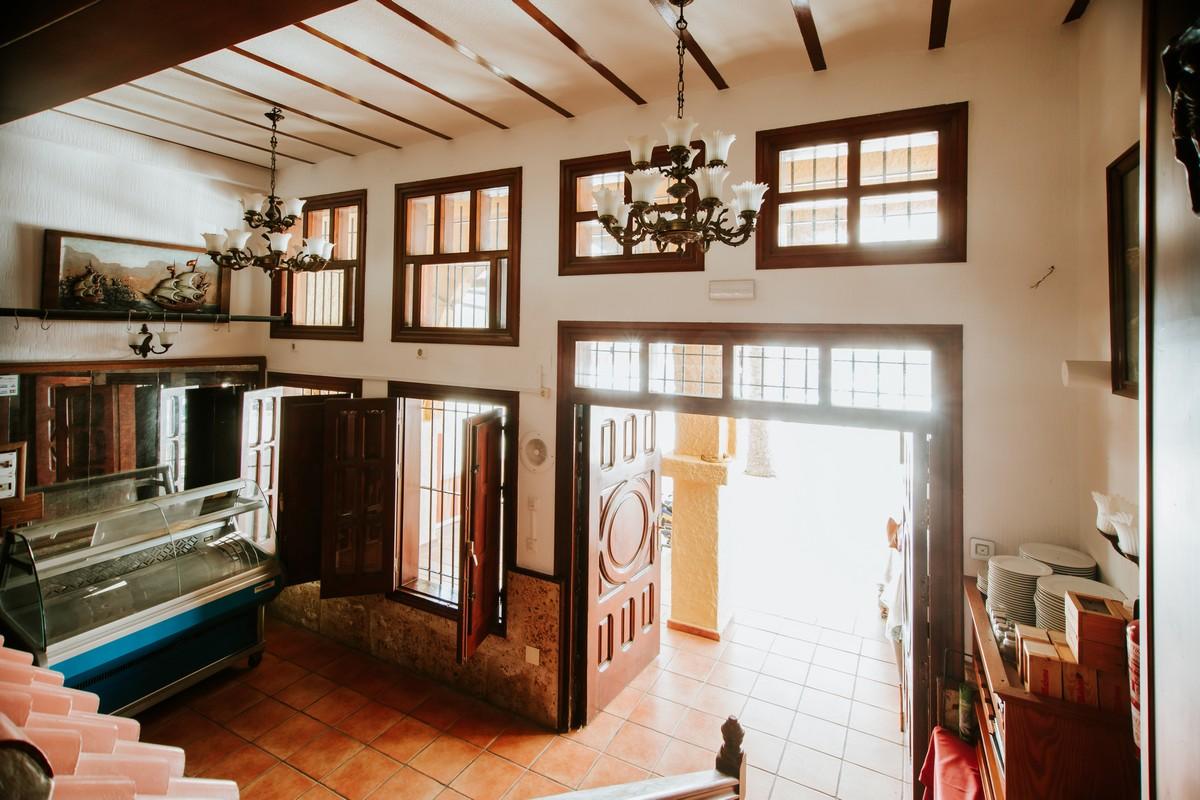 Premise for Sale in Roquetas de Mar