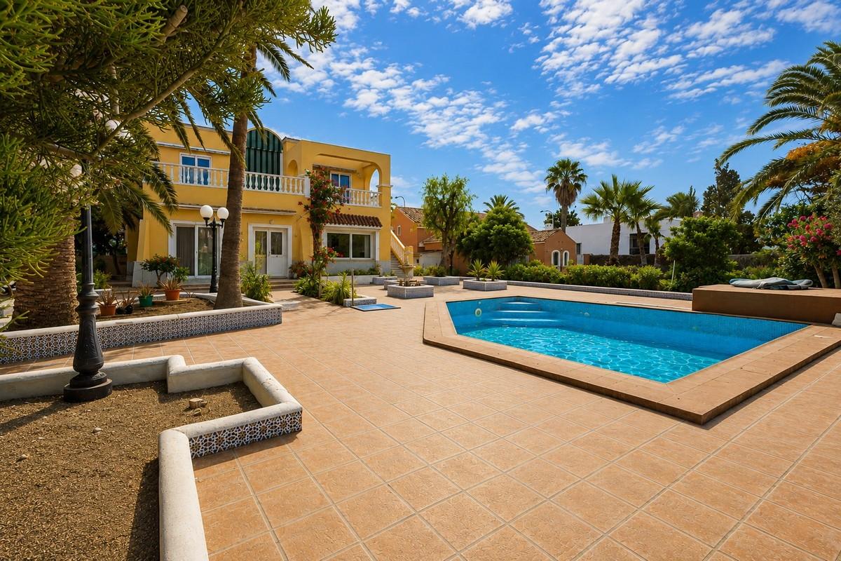 Chalet en Venta en Roquetas de Mar
