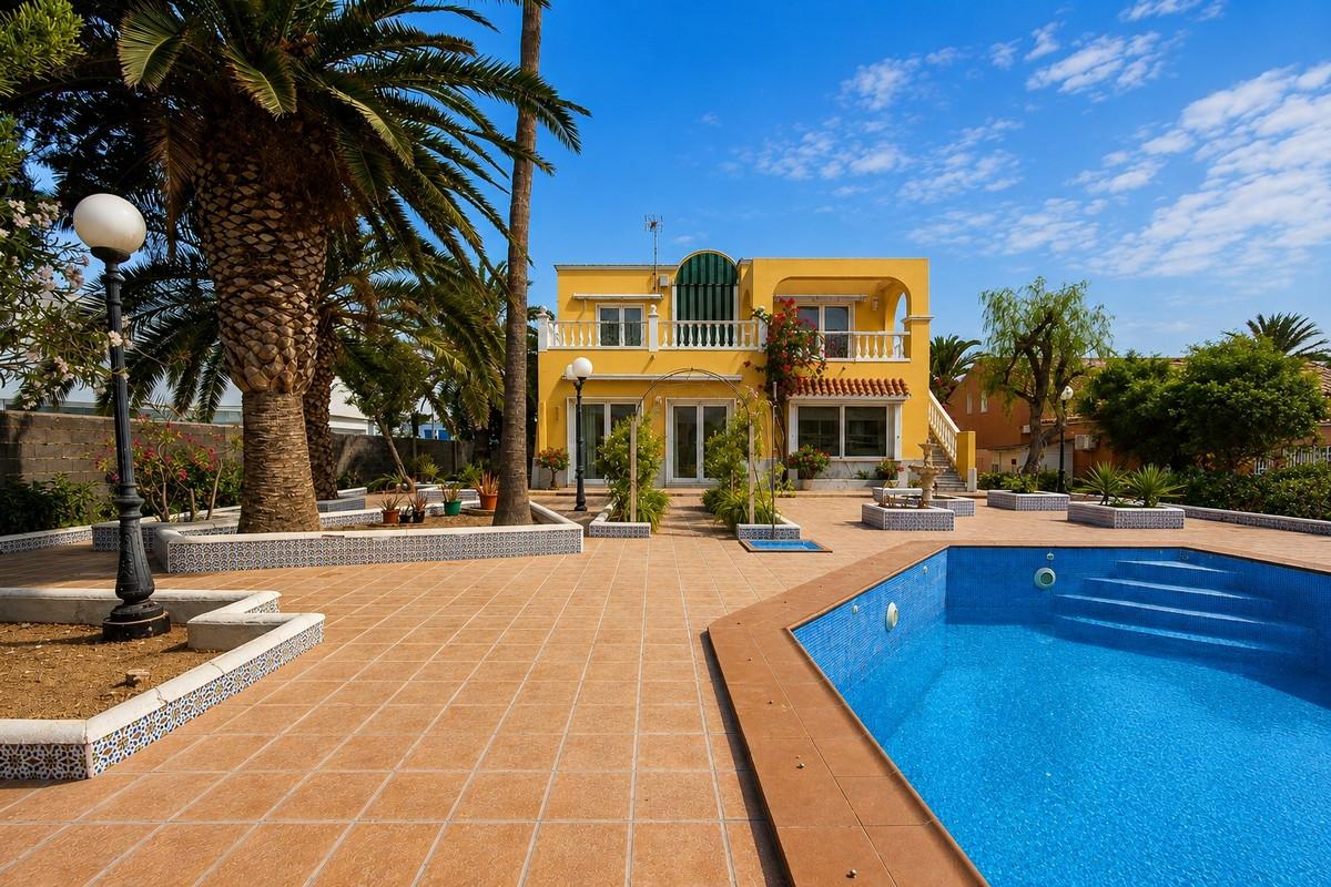 Chalet en Venta en Roquetas de Mar