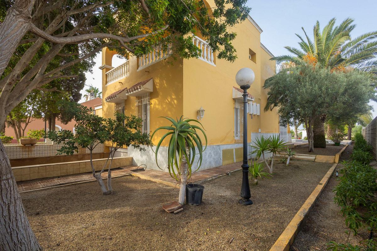 Chalet en Venta en Roquetas de Mar