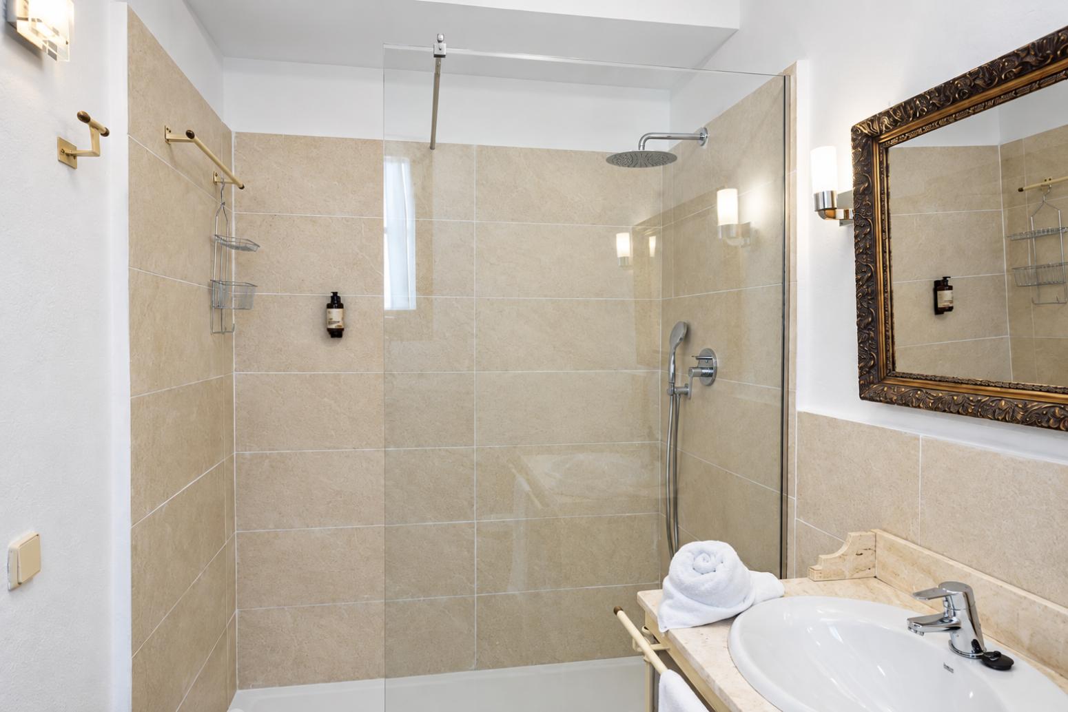 Premise for Sale in Estellencs