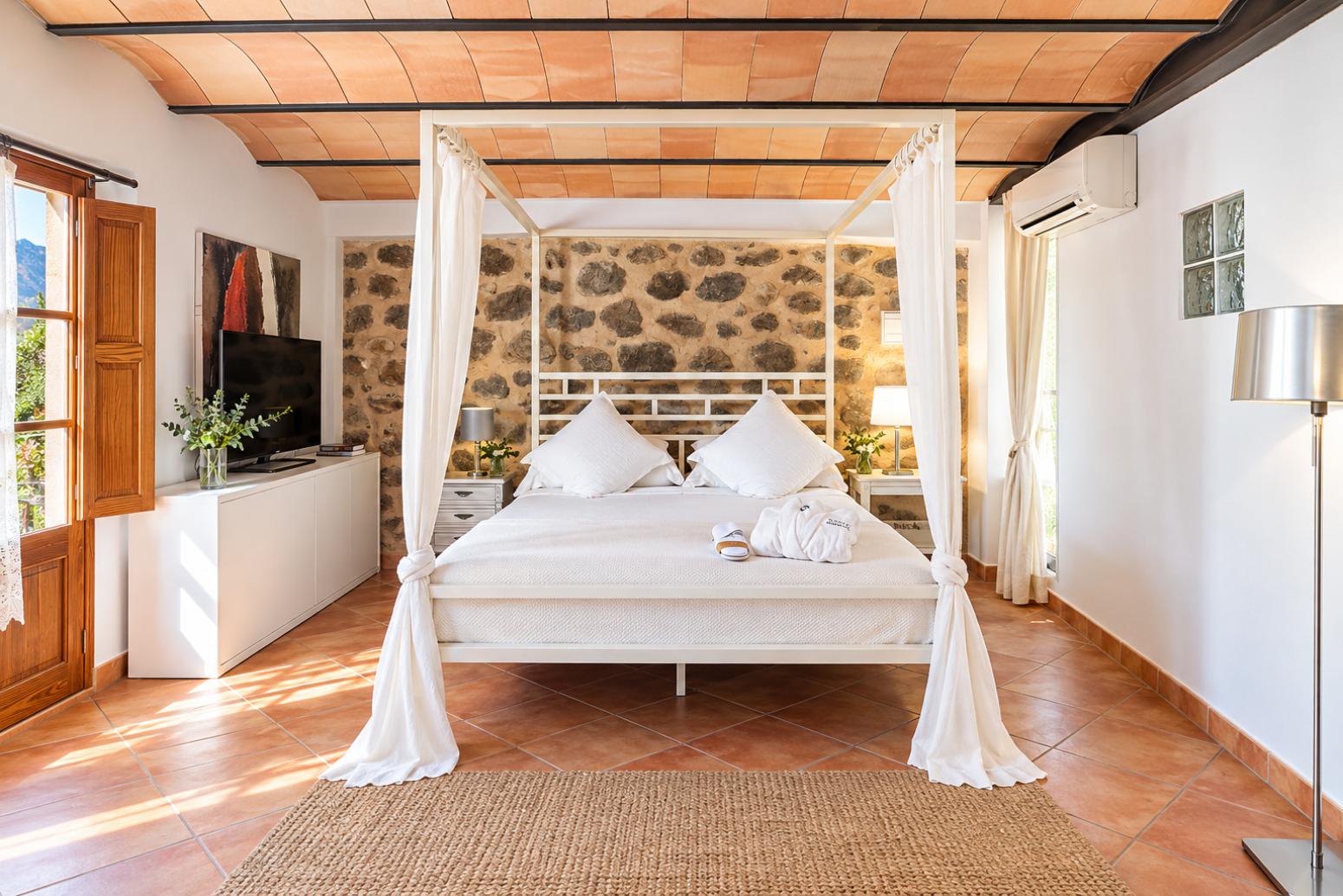 Premise for Sale in Estellencs