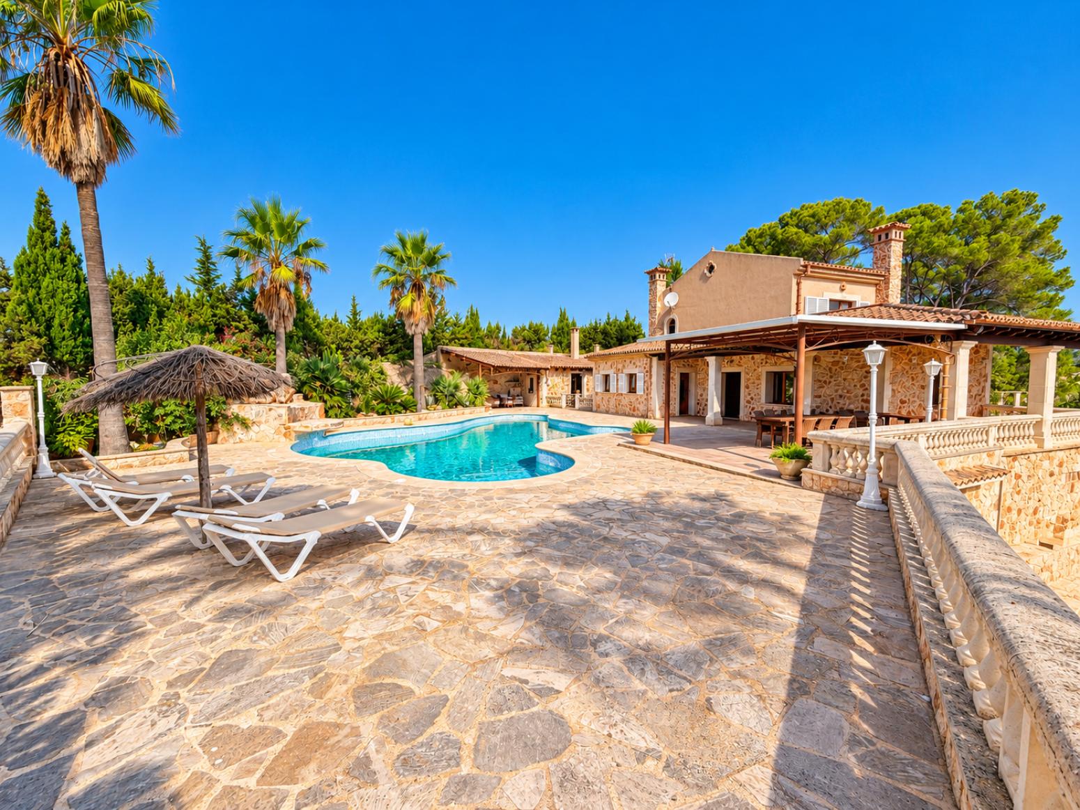 House for Sale in Lloret de Vistalegre