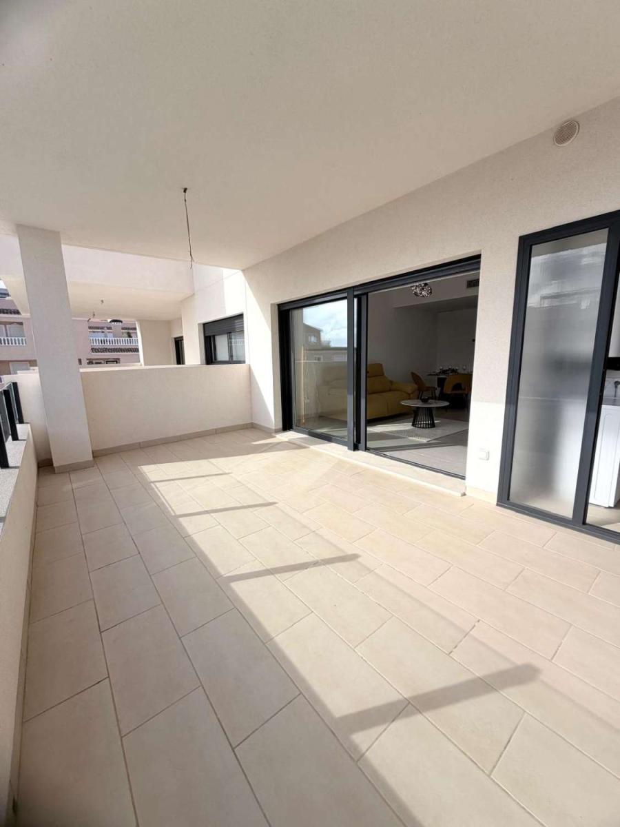 Flat for Sale in San Miguel de Salinas
