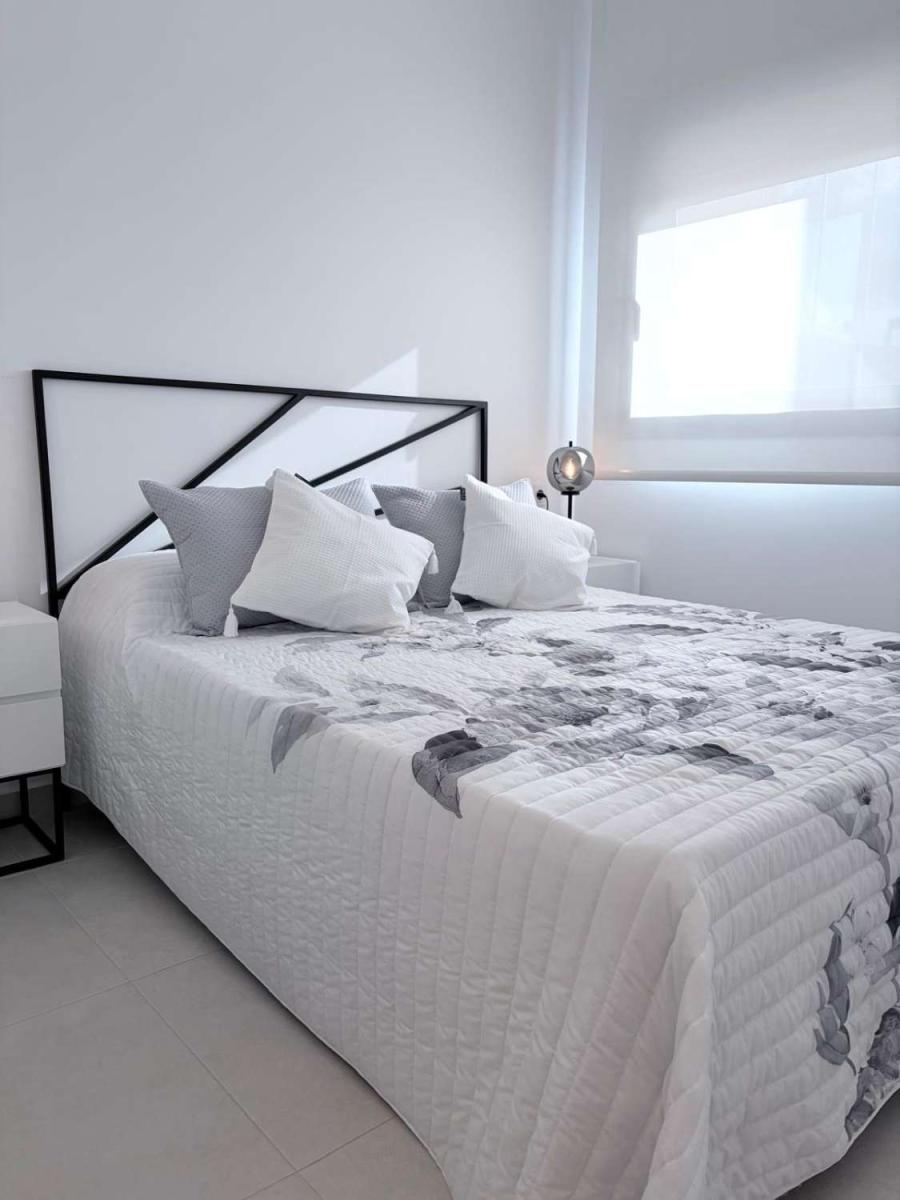 Flat for Sale in San Miguel de Salinas