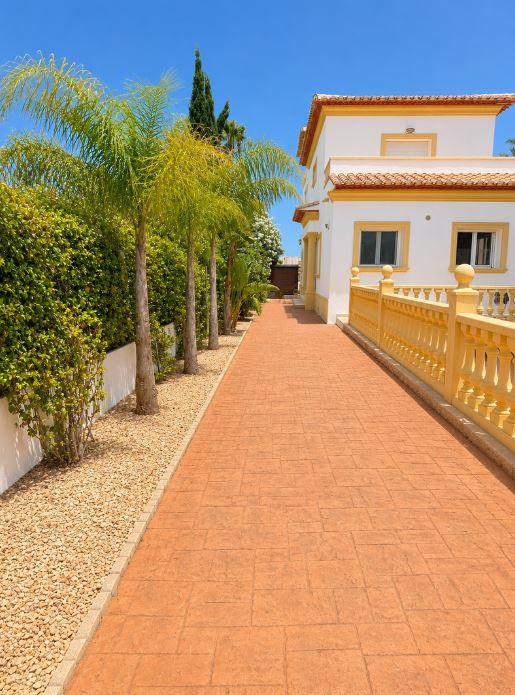 Villa for Sale in Beniarbeig
