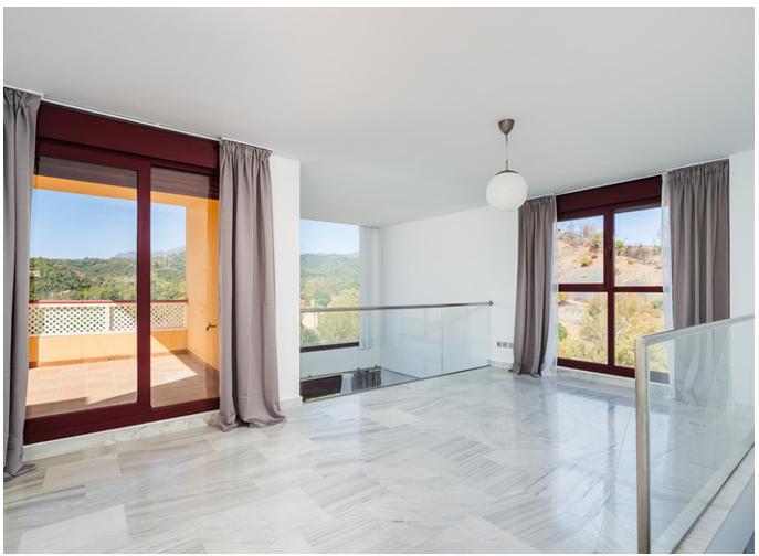 Duplex for Sale in Benahavís