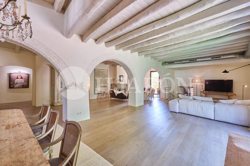 Villa for Sale in Alella