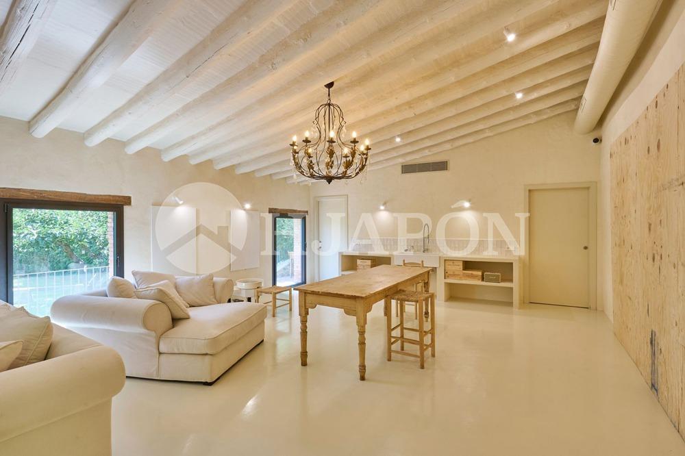 Villa for Sale in Alella