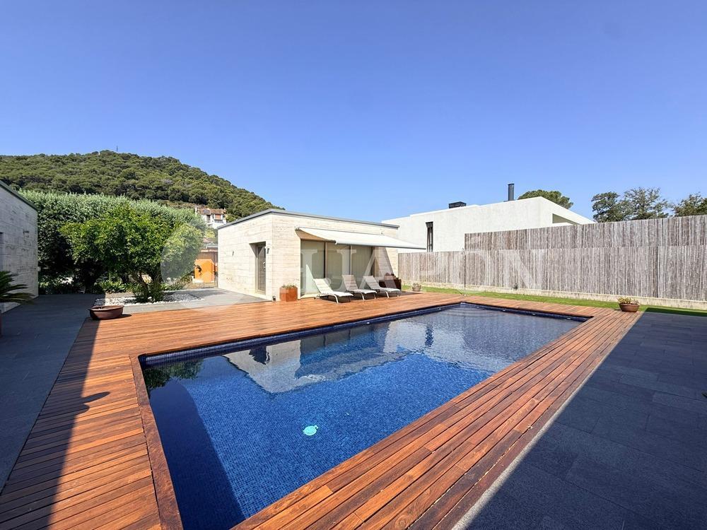 House for Sale in Vallromanes
