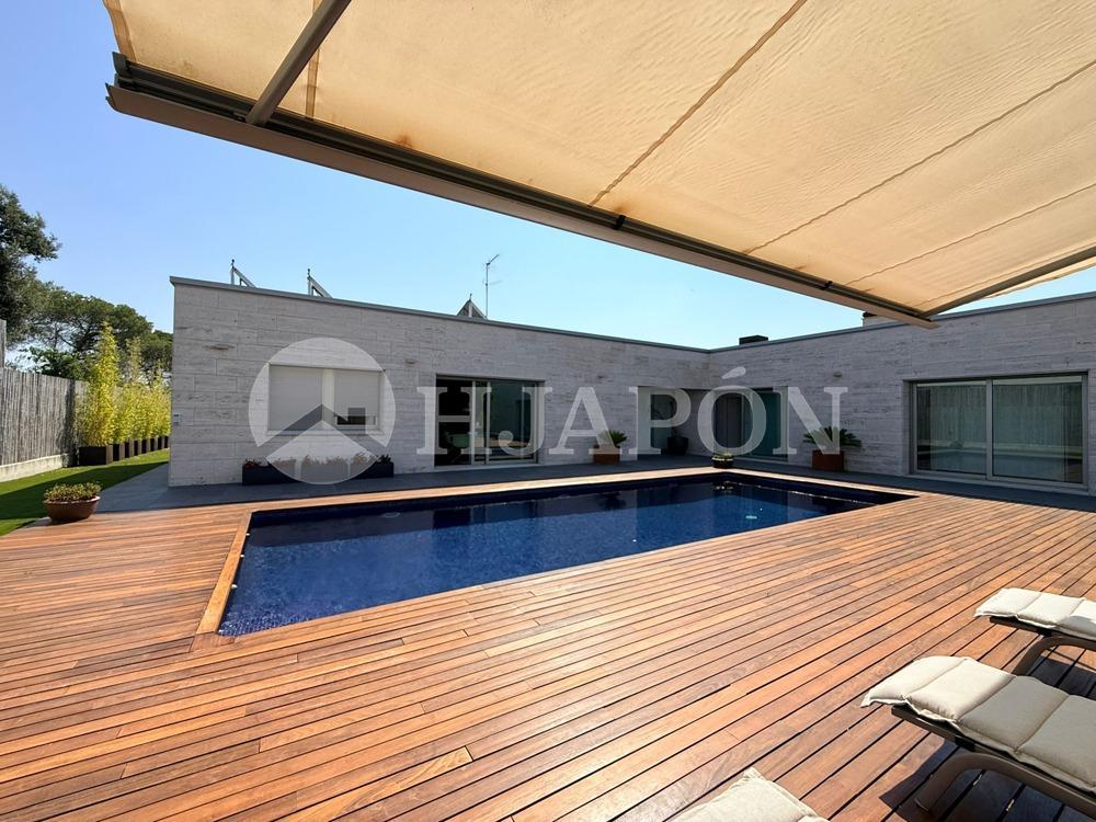 House for Sale in Vallromanes