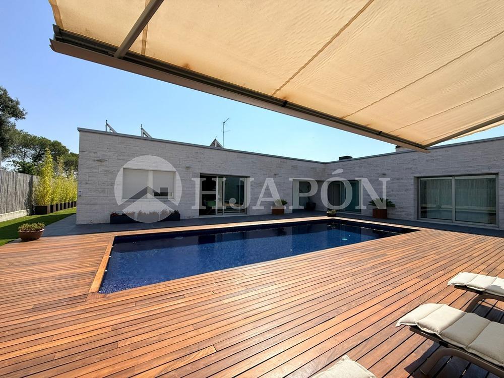 House for Sale in Vallromanes