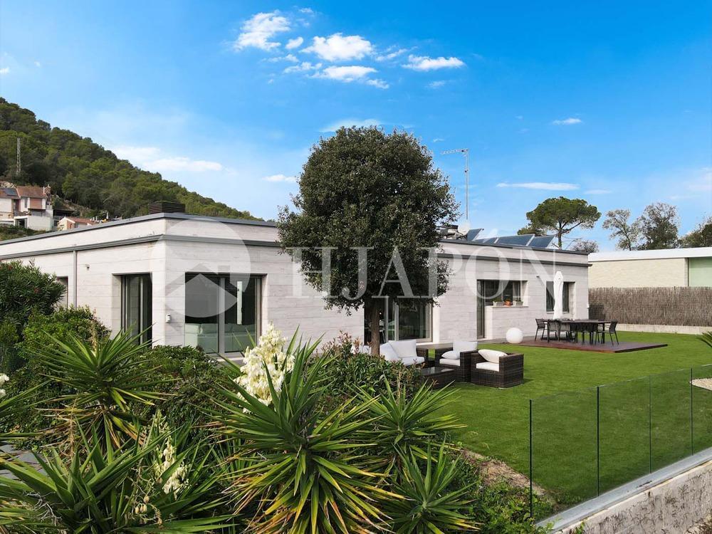 House for Sale in Vallromanes