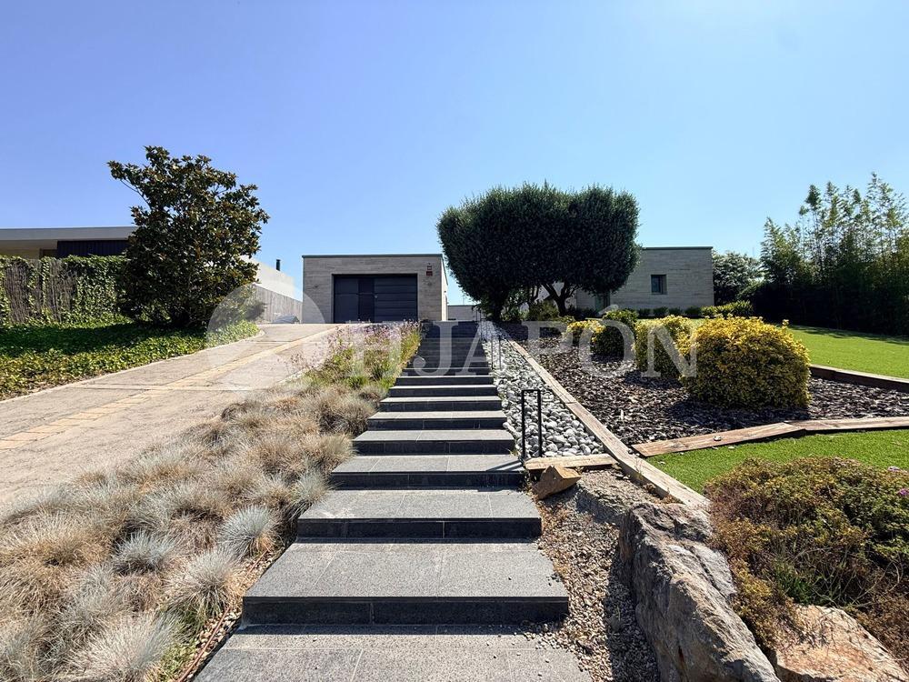 House for Sale in Vallromanes