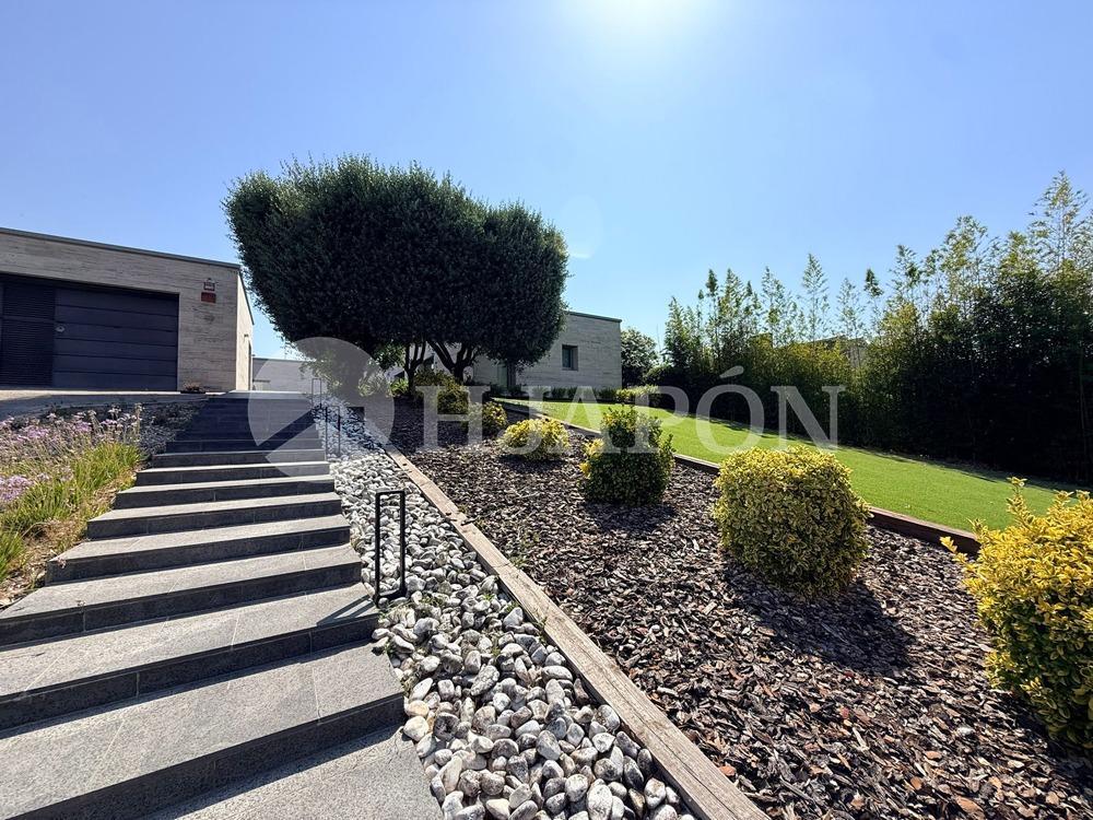 House for Sale in Vallromanes