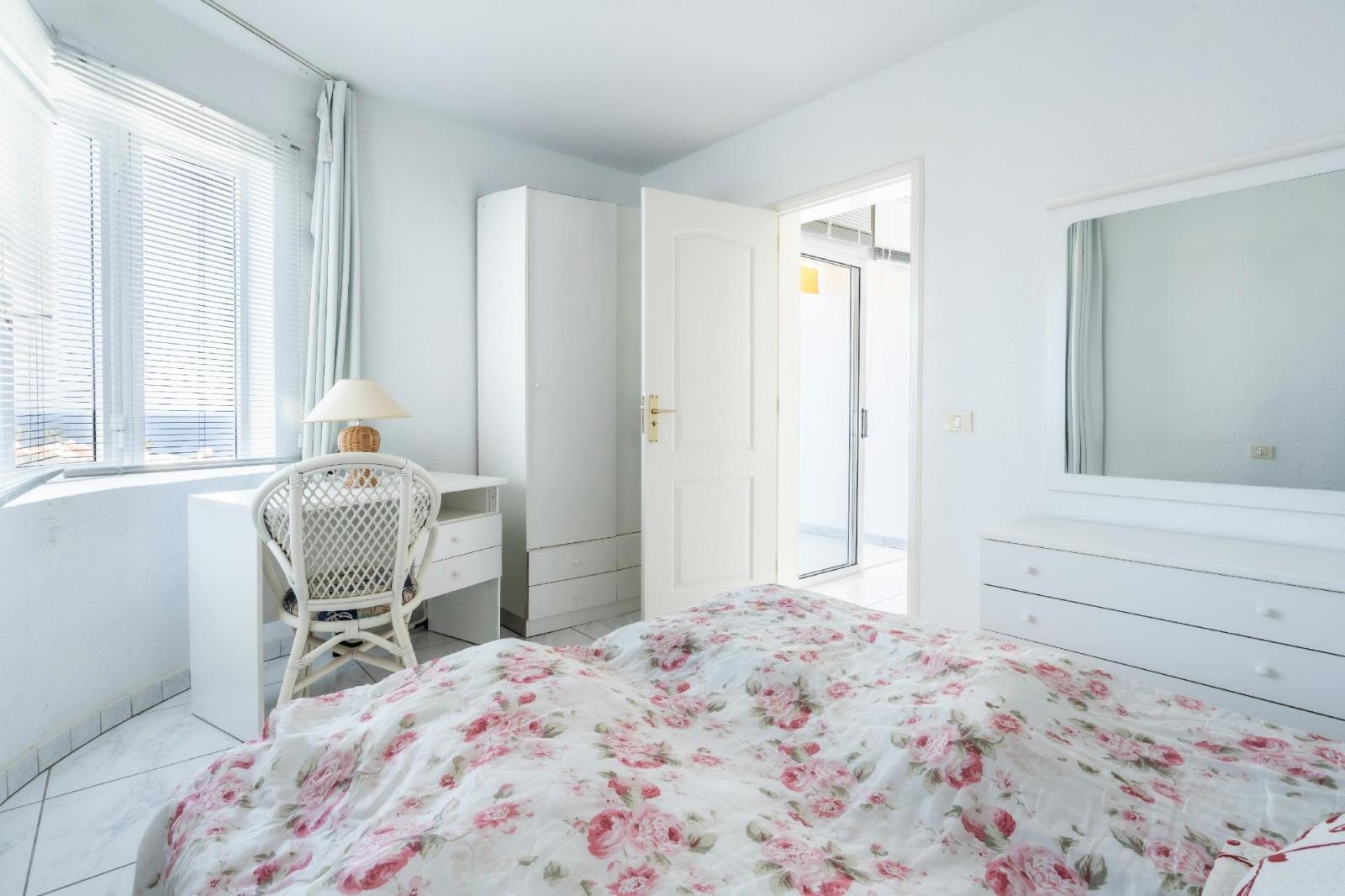 Chalet for Sale in Adeje