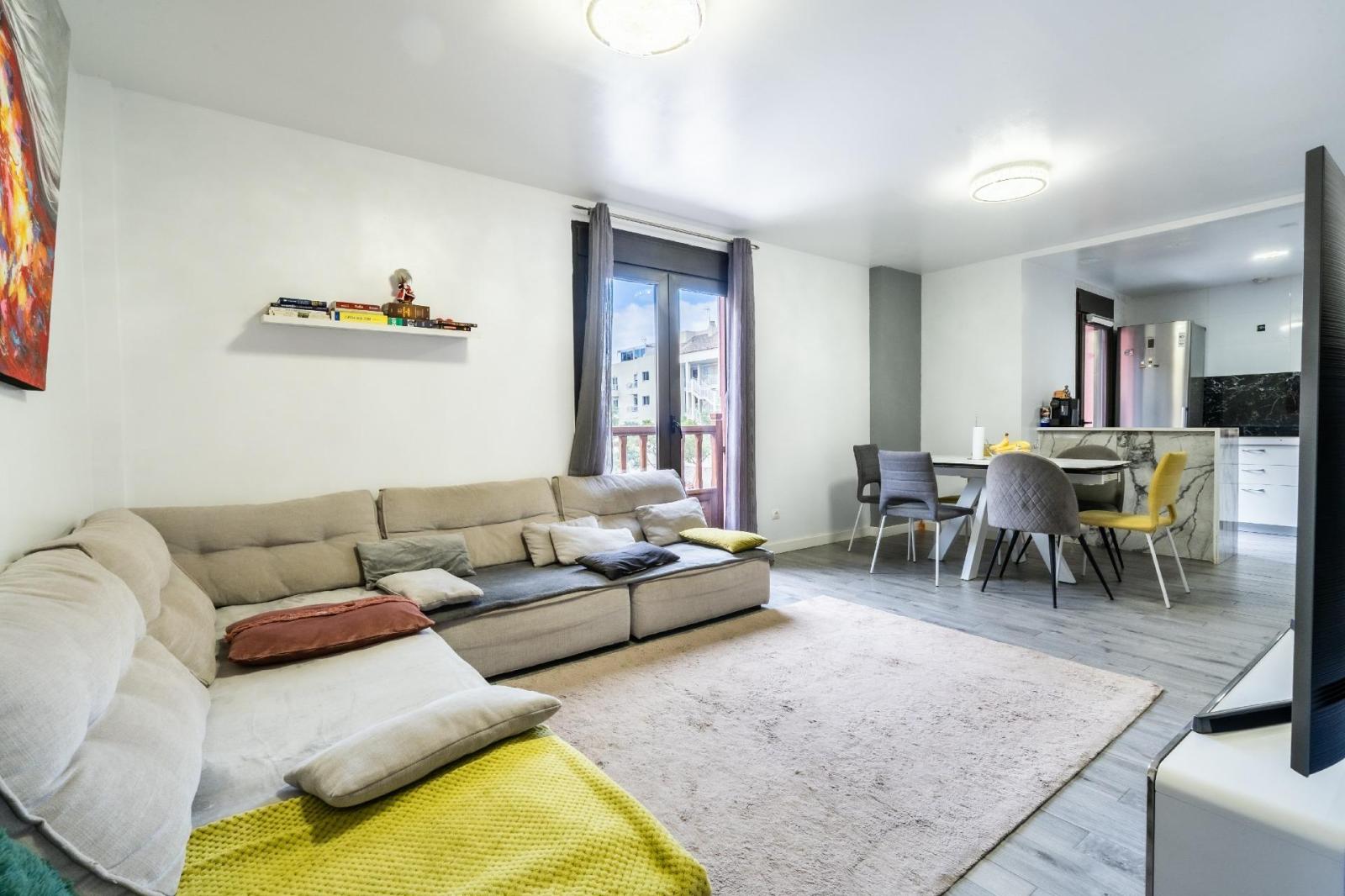 Flat for Sale in Arona