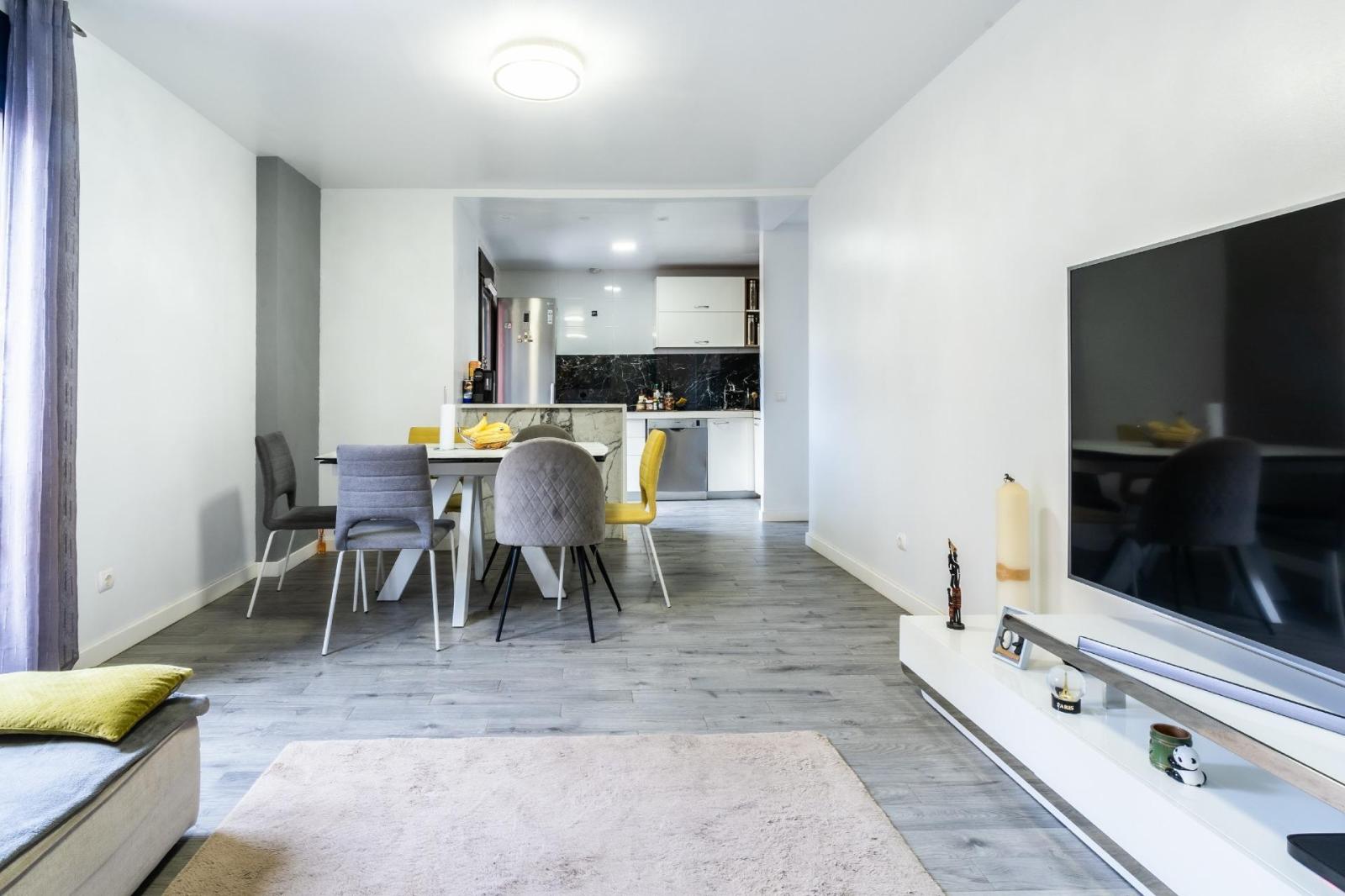 Flat for Sale in Arona