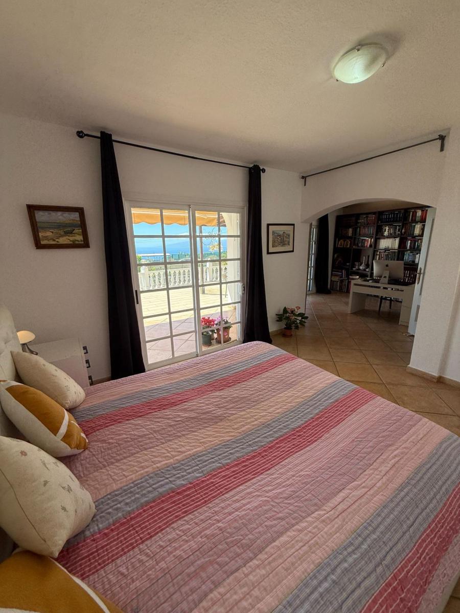 Villa for Sale in Guía de Isora