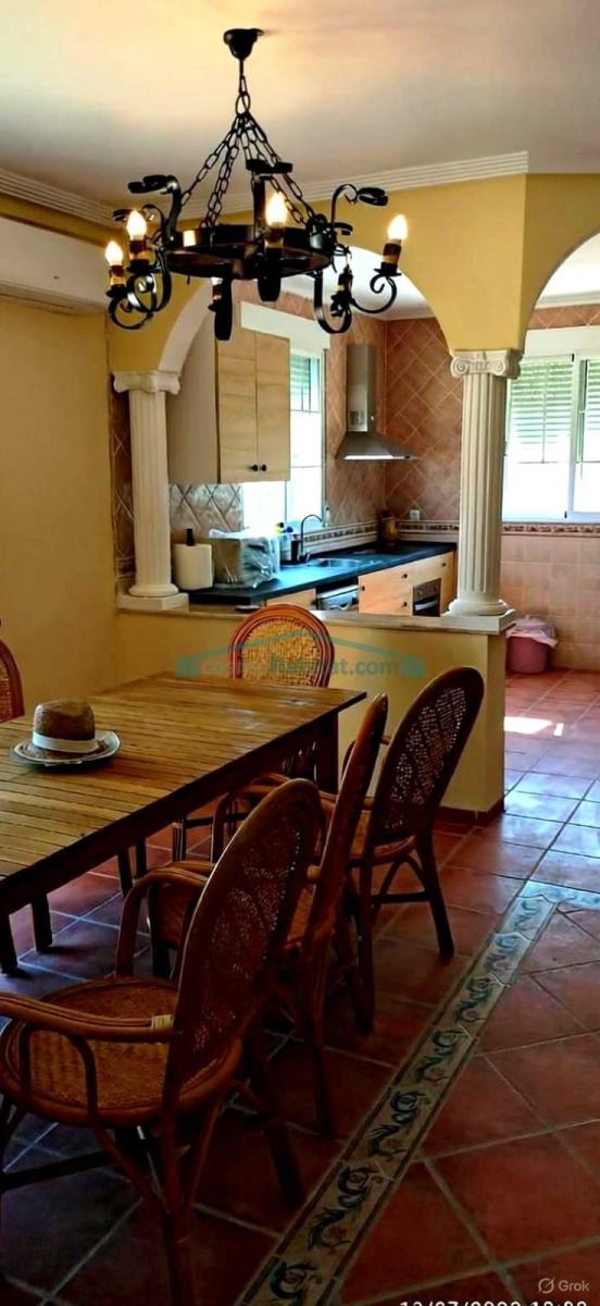 Chalet for Sale in Elche