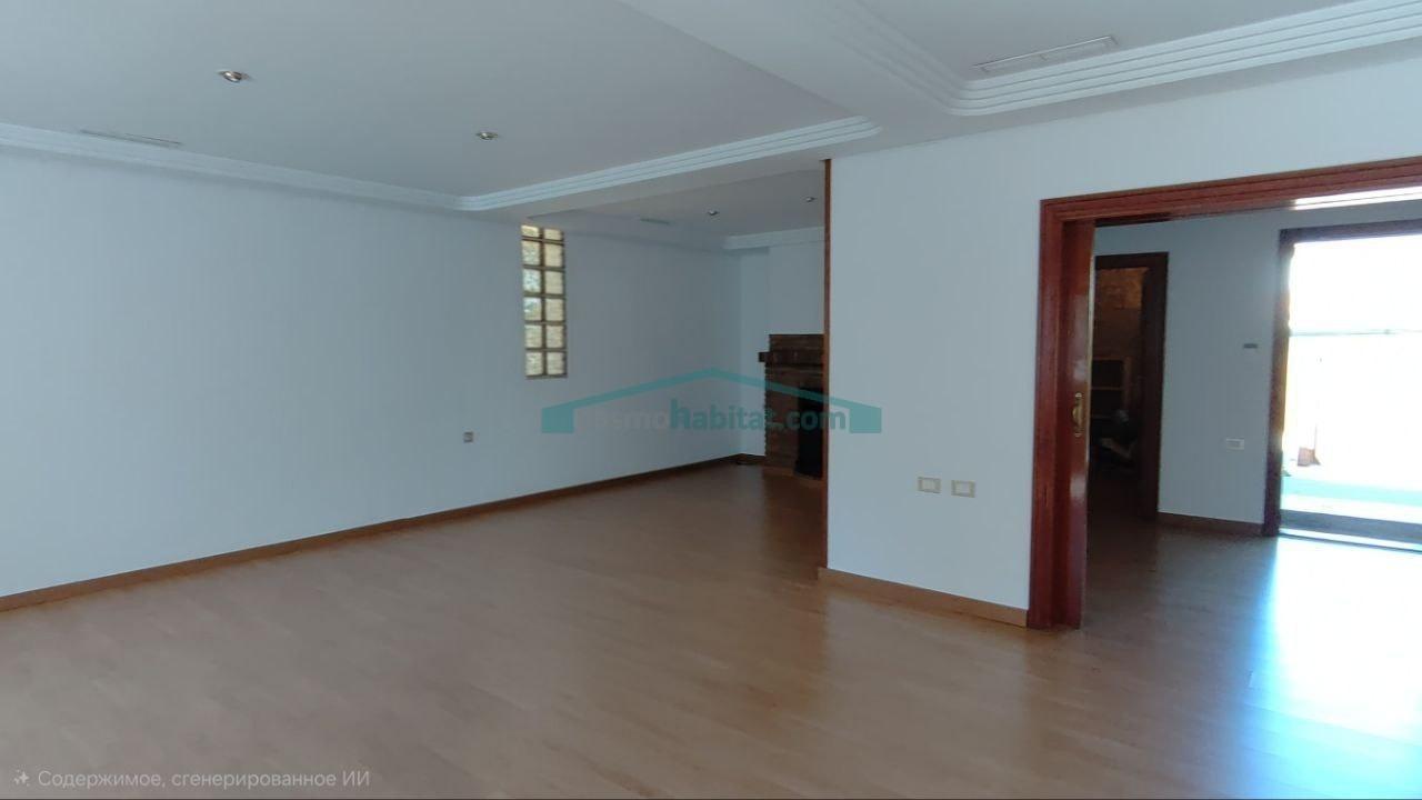 Chalet for Sale in Torrent
