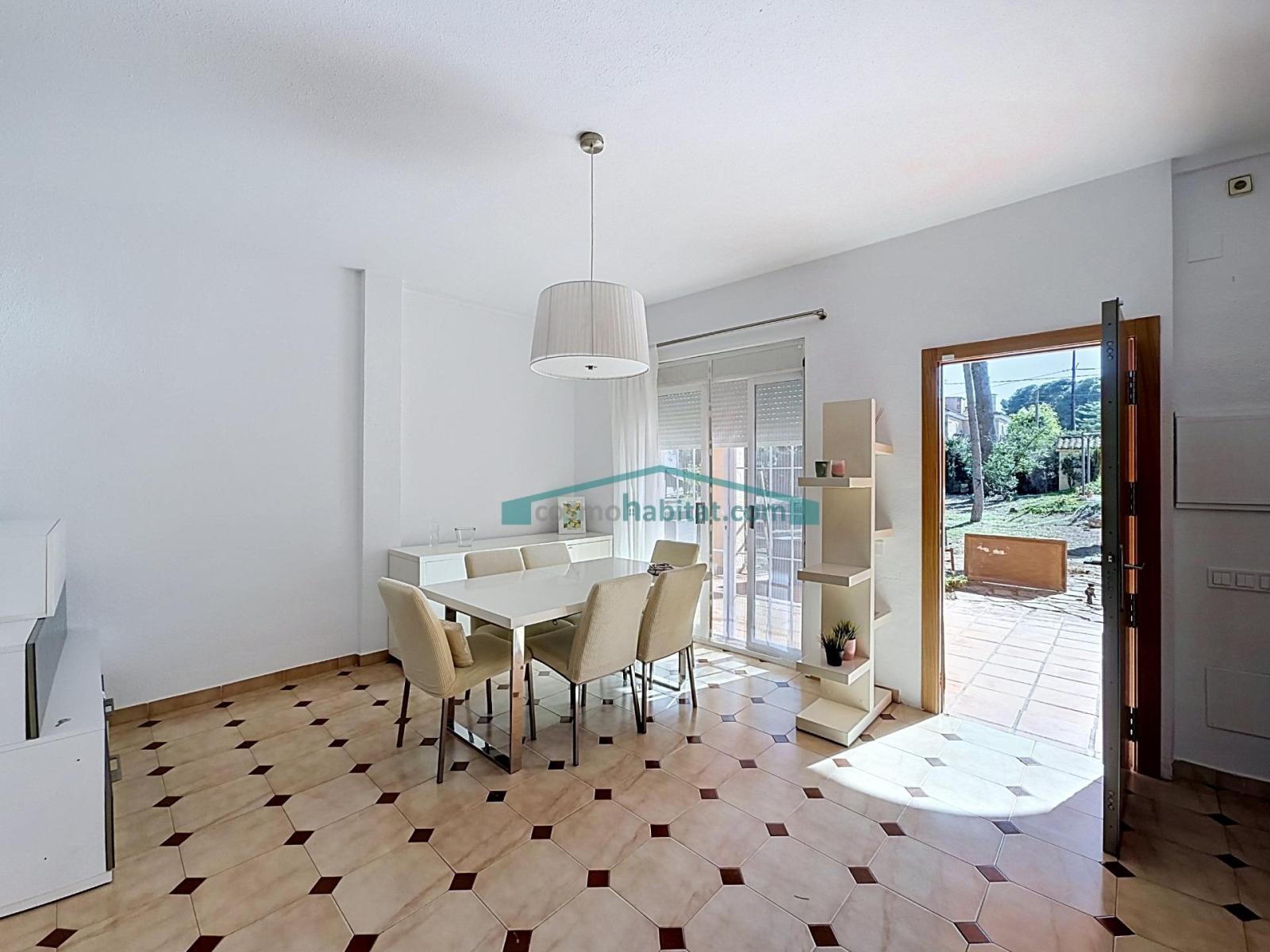 Chalet for Rent in Paterna