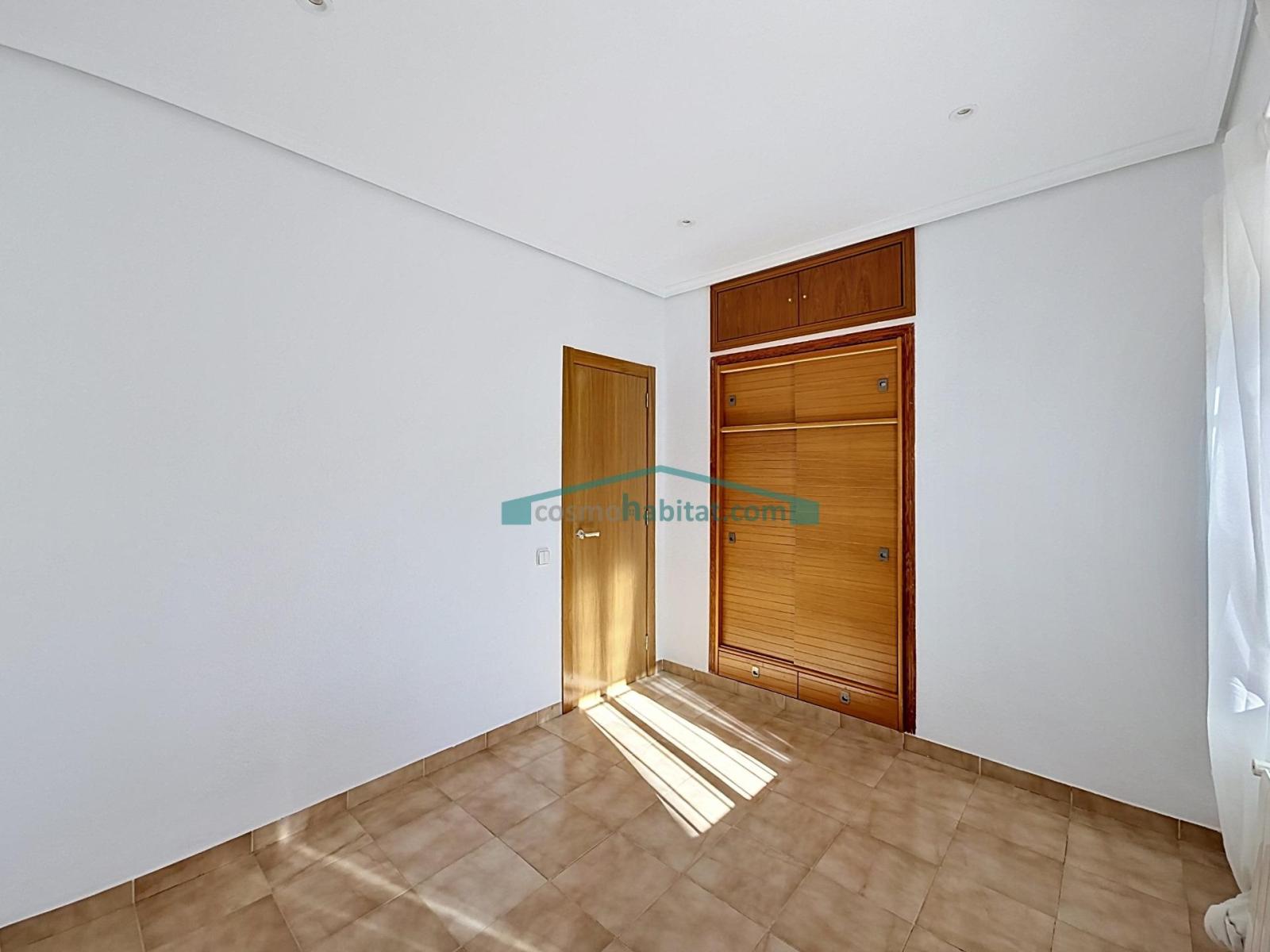 Chalet for Rent in Paterna