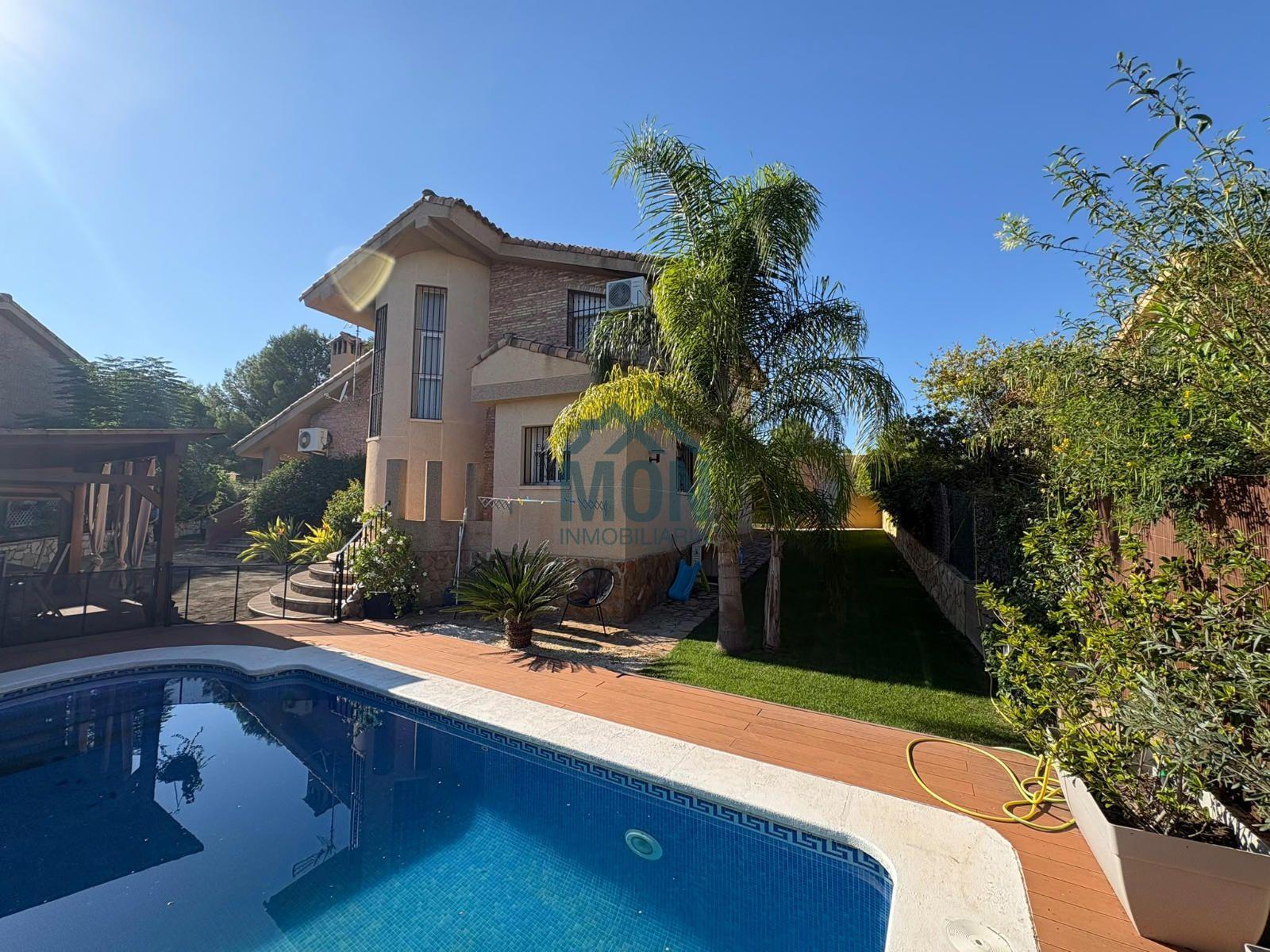 Chalet en Venta en Chiva