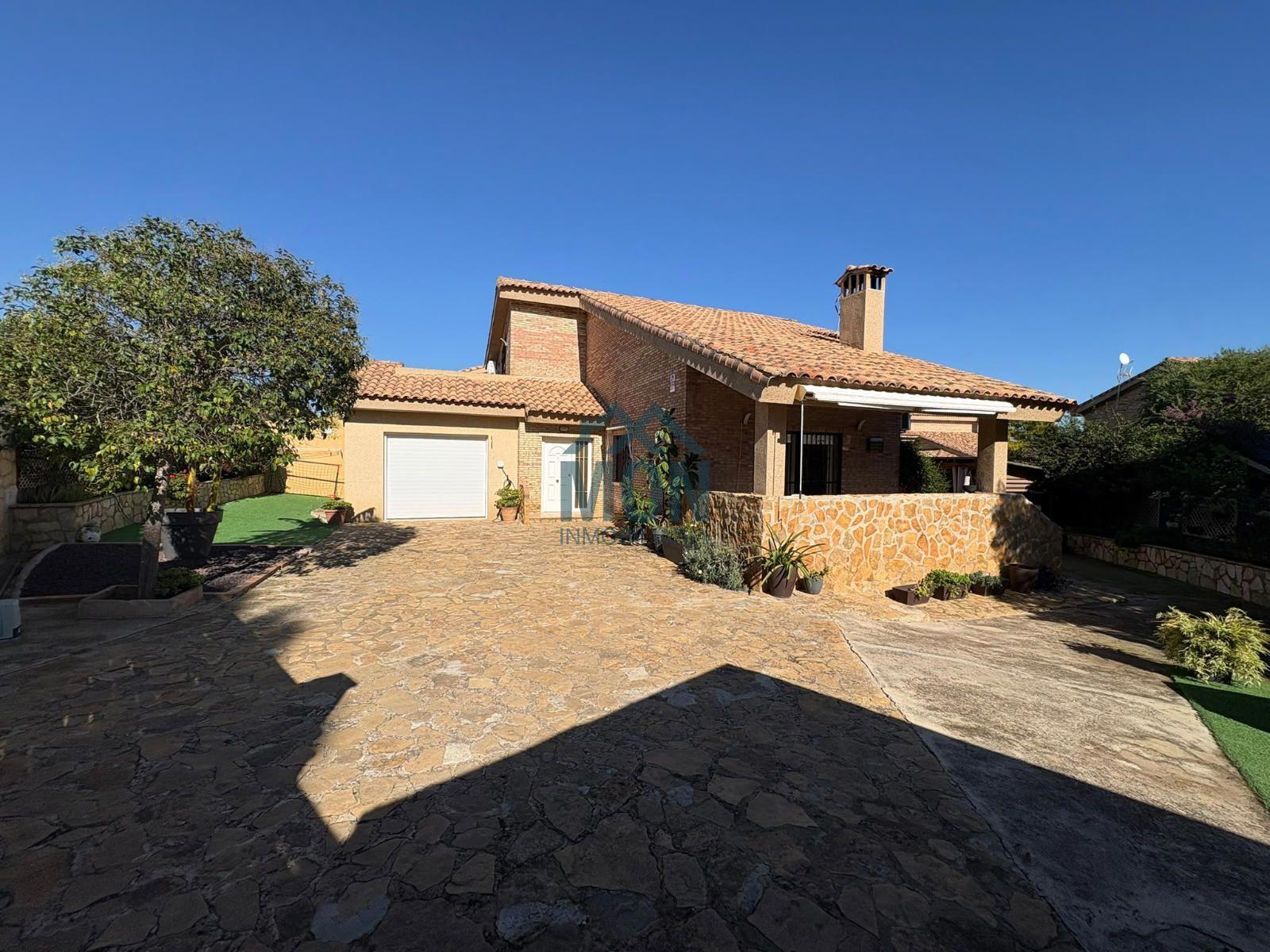 Chalet en Venta en Chiva