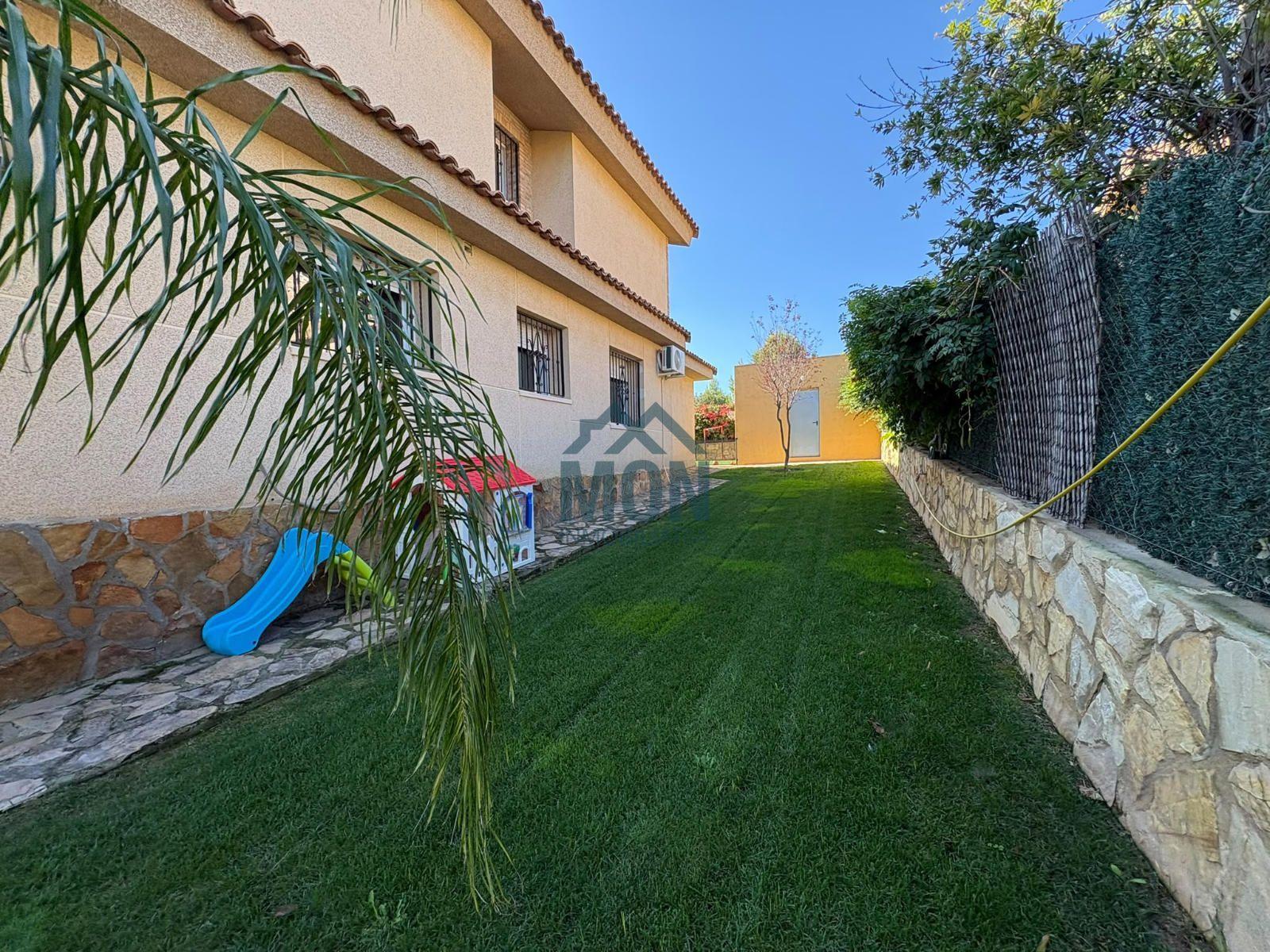 Chalet en Venta en Chiva