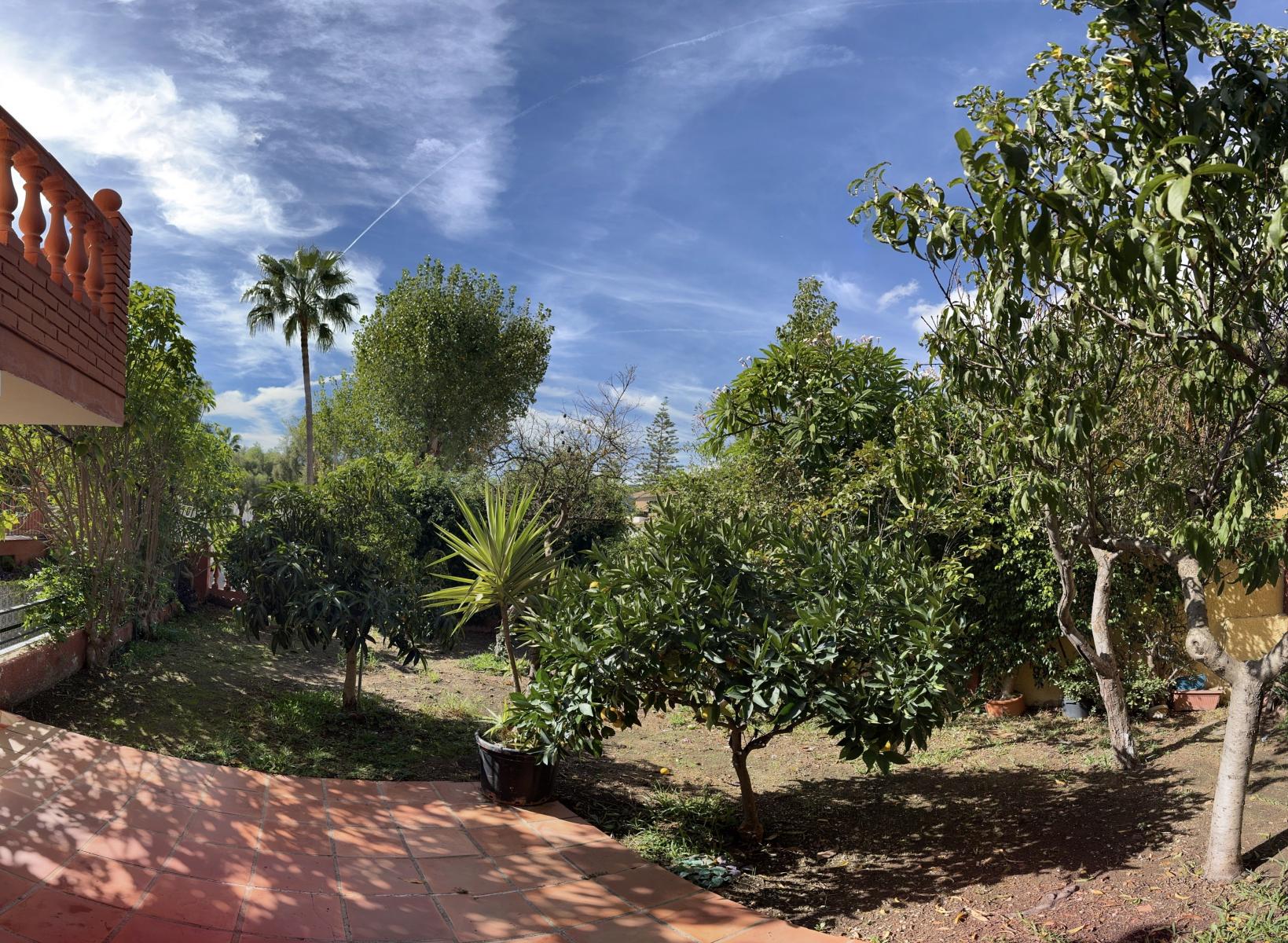Villa for Sale in Benalmádena