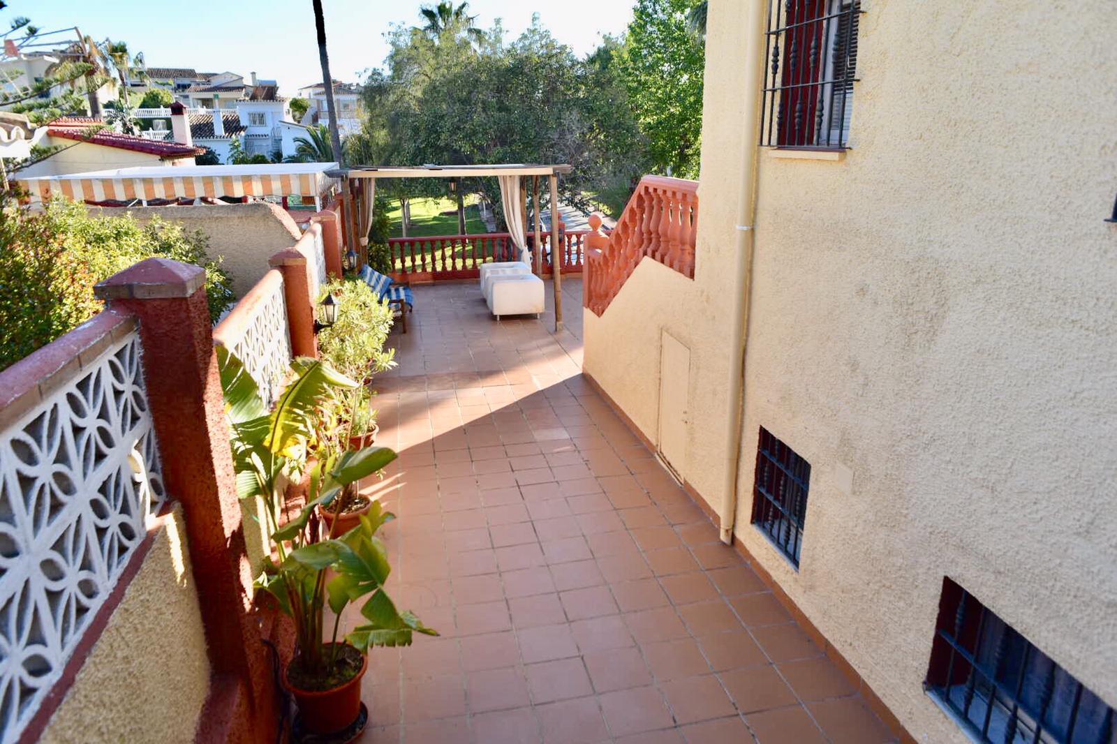 Villa for Sale in Benalmádena