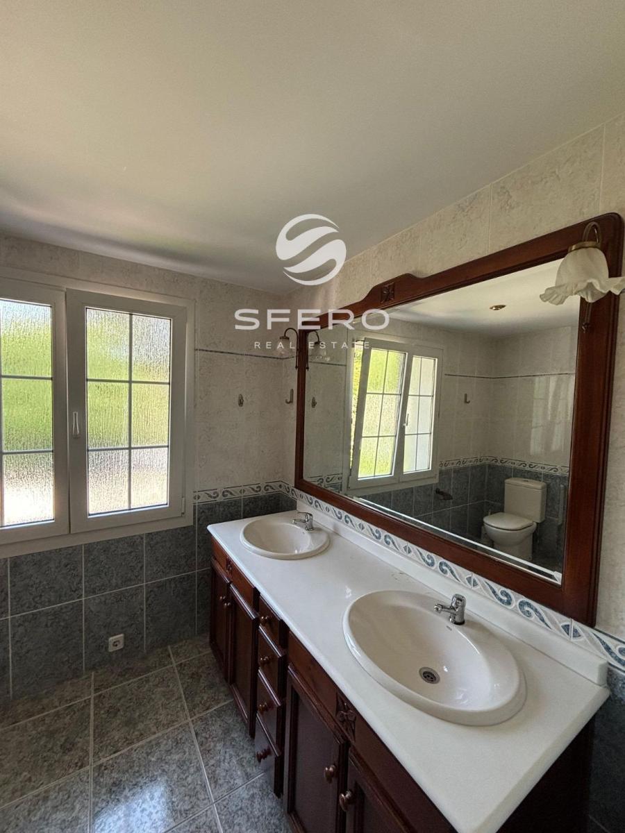 Chalet for Sale in Godella