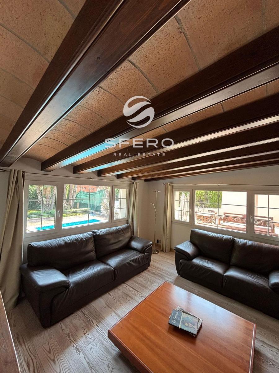 Chalet for Sale in Godella
