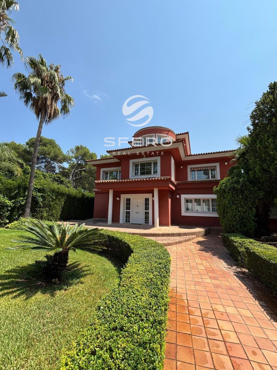 Chalet for Sale in Godella