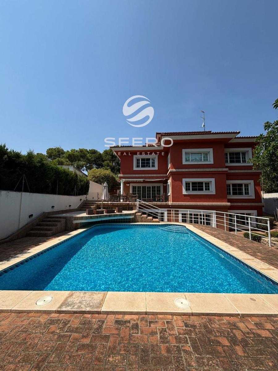 Chalet for Sale in Godella