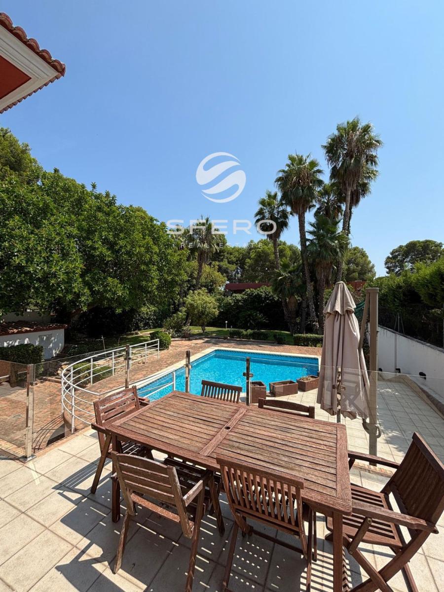 Chalet for Sale in Godella