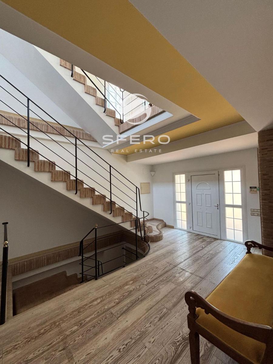 Chalet for Sale in Godella