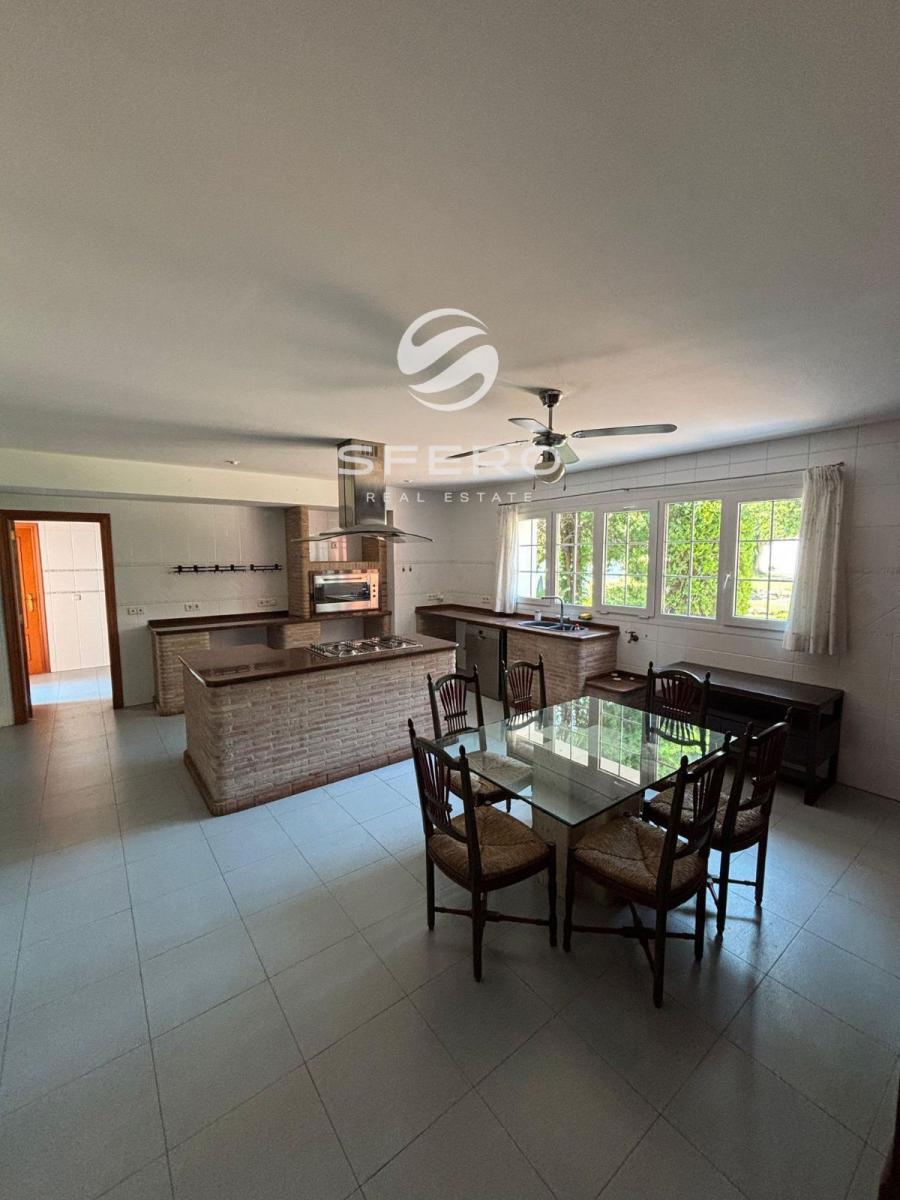 Chalet for Sale in Godella