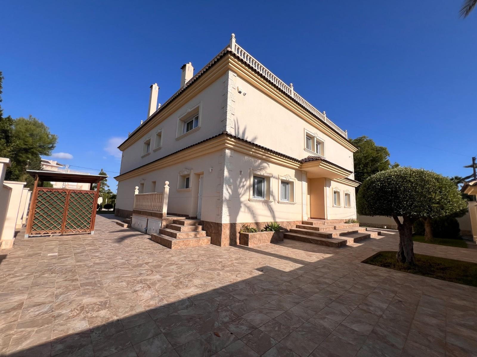Villa en Venta en Orihuela